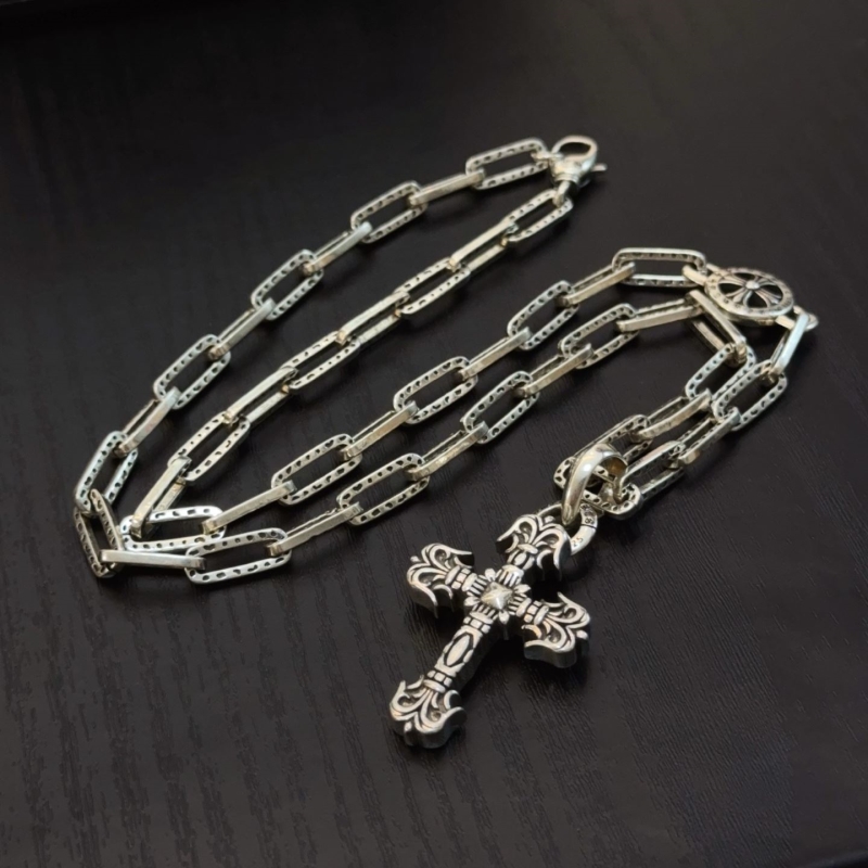 Ch*0me He**ts necklaces